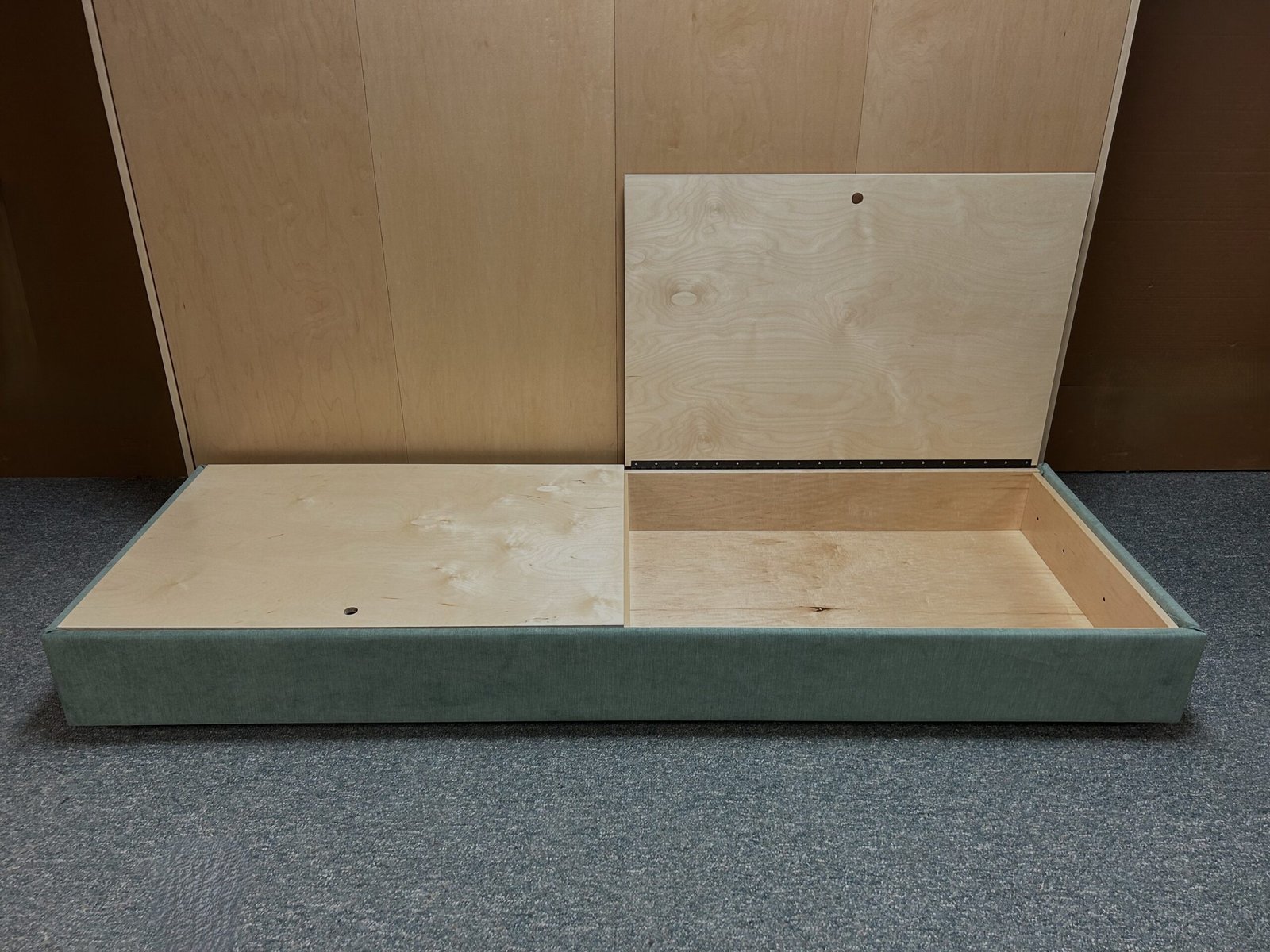 1521-0724 Grand View Sofa Closed