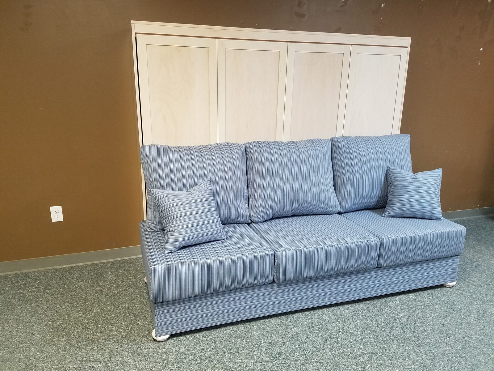 Horizontal Templeton Sofa 153-0618-PO